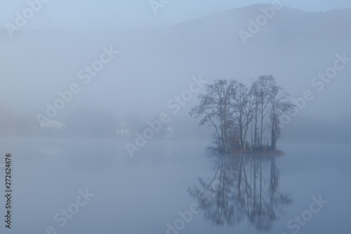 霧の湖