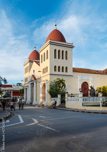 Vászonkép Kuba, Holguin;  Die Kathedrale   Iglesia San Isidore