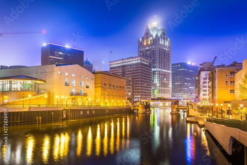 Milwaukee, Wisconsin, USA downtown skyline on the Milwaukee River