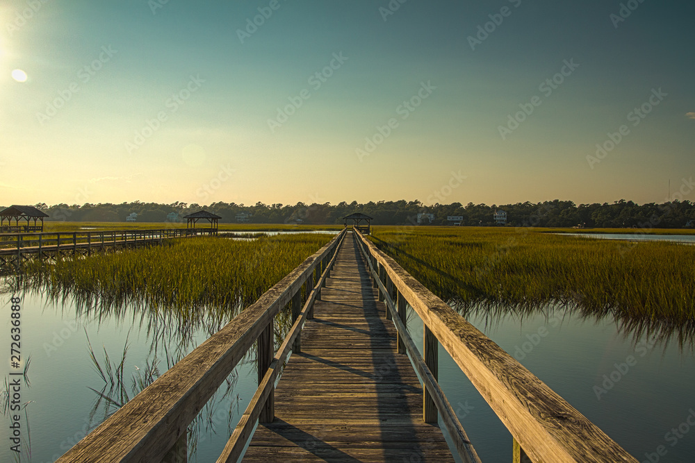 Obraz premium Long Walk to the Dock