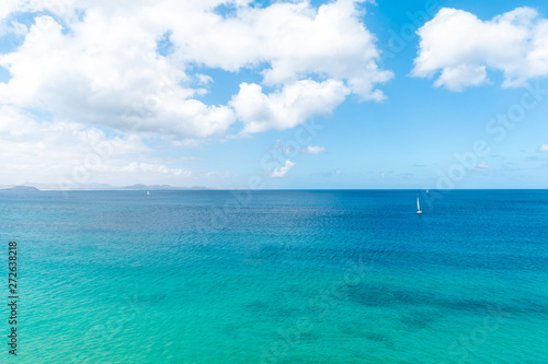Fototapeta Naklejka Na Ścianę i Meble -  Panorama of beautiful beach and tropical sea of Lanzarote. Canaries
