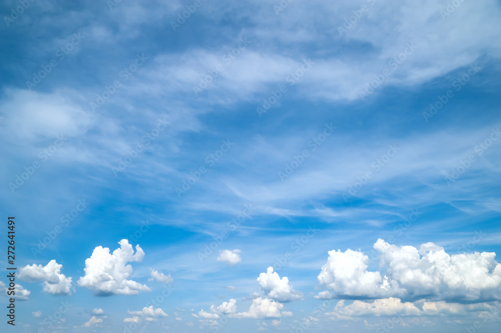 Obraz premium Blue sky with white and gray clouds.