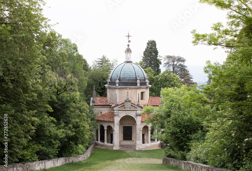 Sacro Monte Varese pilgrims in religious areas