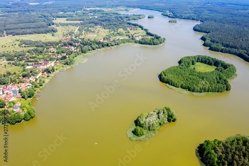 Fototapeta Naklejka Na Ścianę i Meble -  Czerwcowe kwitnienie wody w jeziorze Omulew na Mazurach w Polsce