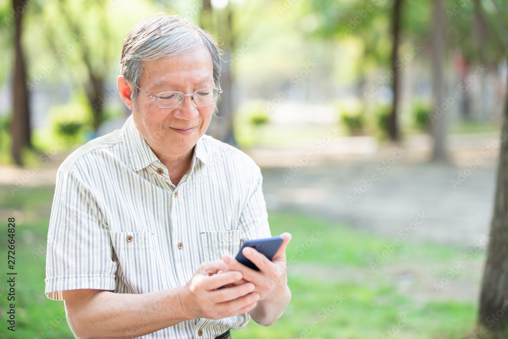 Older man use cellphone Older man use cellphone