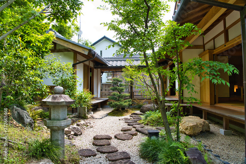Foto 日本家屋と日本庭園