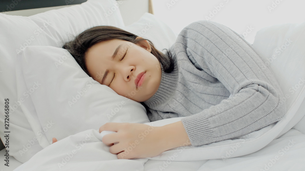 Asian women are sleeping But insomnia caused by migraine Accumulation of work stress And having menstruation, relaxation that is not enough to weaken the body. Burnout syndrome concept Asian women are sleeping But insomnia caused by migraine Accumulation of work stress And having menstruation, relaxation that is not enough to weaken the body. Burnout syndrome concept