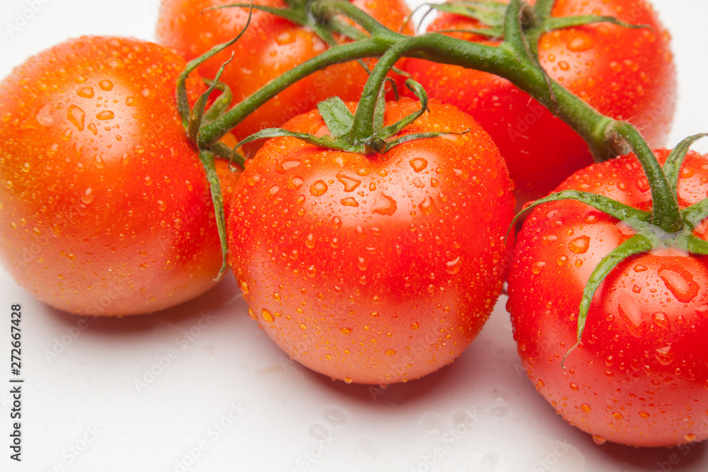 Tomates, rojos, sanos, saludables, llenos de sabor y vitaminas; se pueden comer crudos y cocinados, se pueden hacer zumos y mermeladas, salsas, es ingrediente indispensable en la cocina mediterránea. Tomates, rojos, sanos, saludables, llenos de sabor y vitaminas; se pueden comer crudos y cocinados, se pueden hacer zumos y mermeladas, salsas, es ingrediente indispensable en la cocina mediterránea.