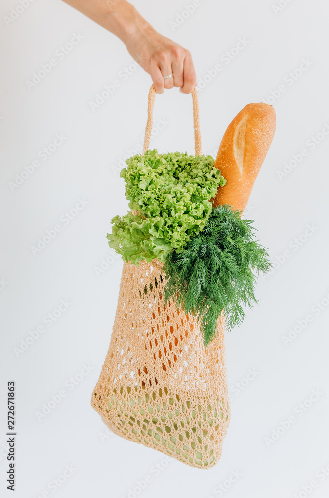 woman shopping eko style string bag vegetables - obrazy, fototapety, plakaty 