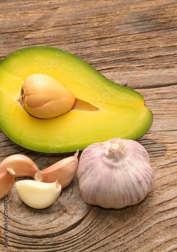  Fresh avocado and garlic on wooden table