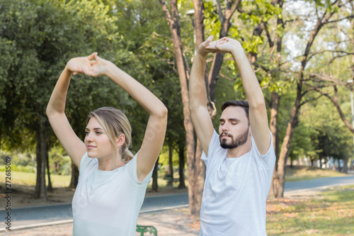 Couples are exercising in the park.