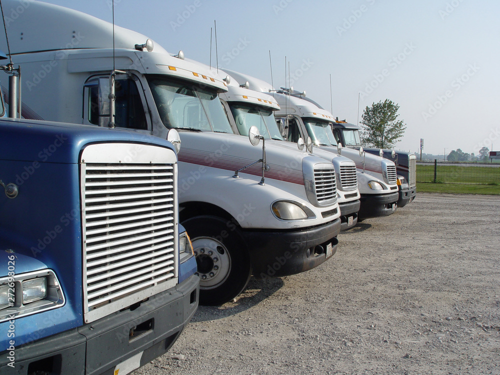 Naklejka premium Stop for trucks. A row of trucks during a stopover, travel breaks.