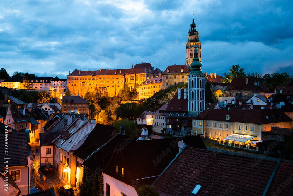 Obraz premium Panoramic landscape view of the historic city of Cesky Krumlov during sunset with famous Cesky Krumlov Castle, Church city is on a UNESCO World Heritage Site captured during spring