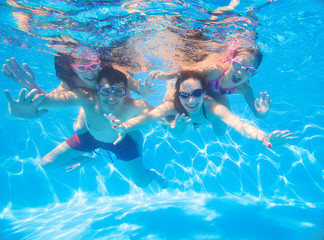 family  in swimming pool