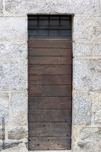 porta in legno di vecchia casa europa