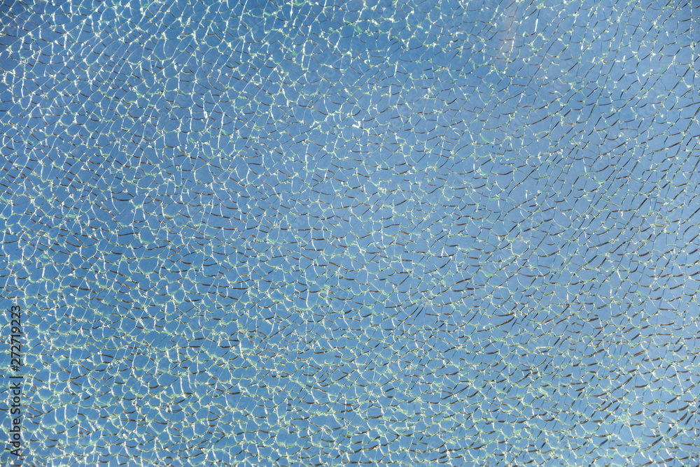 Obraz premium View of a broken glass in front of sky, office building, glass roof, glass pool. Perfect background
