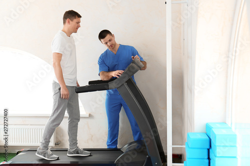 Slika na platnu Patient exercising under physiotherapist supervision in rehabilitation center