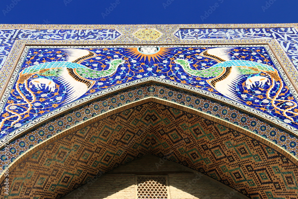 中央アジア　シルクロードの旅　ウズベキスタン　ブハラ　ナディール・ディヴァンベギ・メドレセの鳳凰