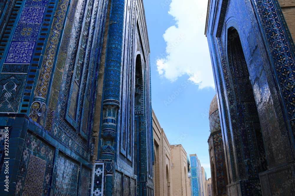 Naklejka premium 中央アジア シルクロードの旅 ウズベキスタン サマルカンド シャーヒズィンダ廟群