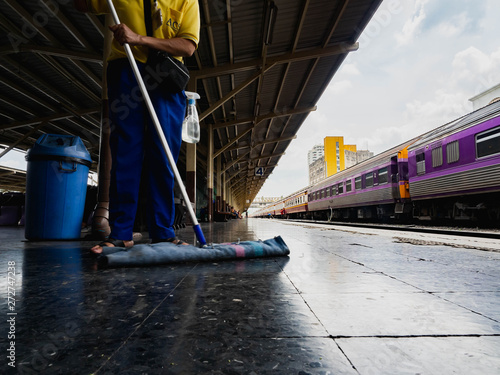 Train Station Hua Lamphong,People,cleaner photo