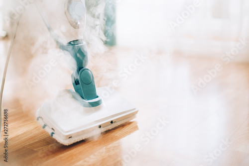 Tableau sur toile Steam cleaner mop cleaining floor