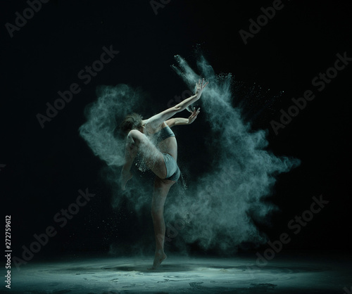 Fototapeta Naklejka Na Ścianę i Meble -  Anonymous dancer throwing sand and lifting leg
