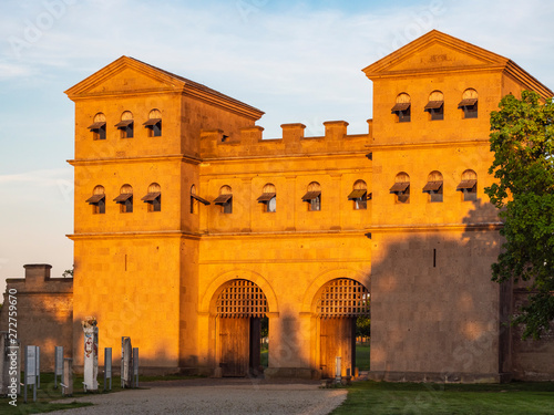 Nordtor im Archäologischen Park Xanten (APX) am Niederrhein im Abendlicht