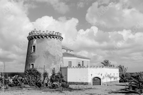 Pilar de la Horadada y Torre de la Horadada en la Vega Baja del Segura - Alicante - España