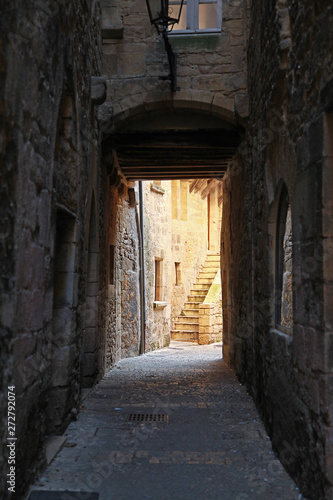 Fototapeta Naklejka Na Ścianę i Meble -  Passage à Sarlat en Dordogne