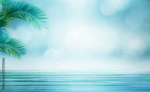 palmenblätter über wasser © winyu