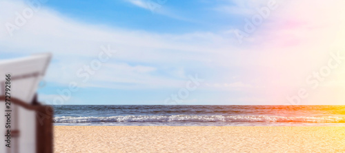 Fototapeta Naklejka Na Ścianę i Meble -  unscharfer strandkorb am leeren ostseestrand
