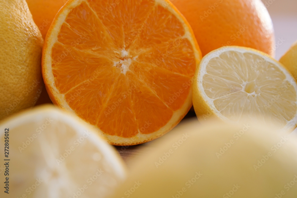 Fototapeta premium Orange und Zitrone Hälften
