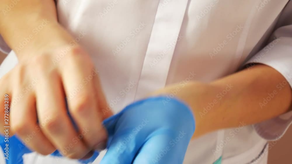 Close-up shows the doctor's hands. Woman doctor takes off gloves. Close-up shows the doctor's hands. Woman doctor takes off gloves.