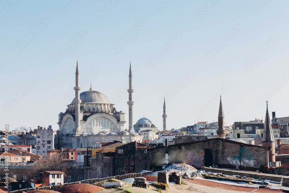 Obraz premium The roof of the Grand Bazaar, Suleymaniye Mosque in Istanbul, Turkey. View of the mosque with minarets. Istanbul panorama