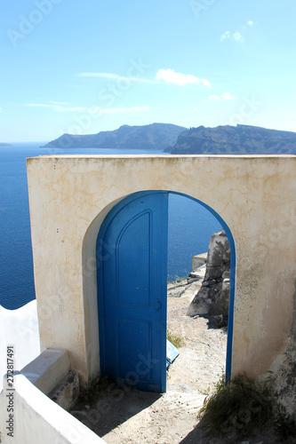 Fotografie, Obraz Santorini oia thira seascape with open blue door of property