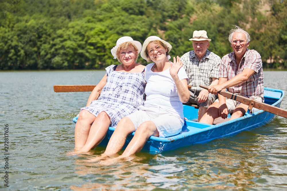 Aktive Senioren Gruppe macht eine Bootstour Stock Photo Adobe Stock