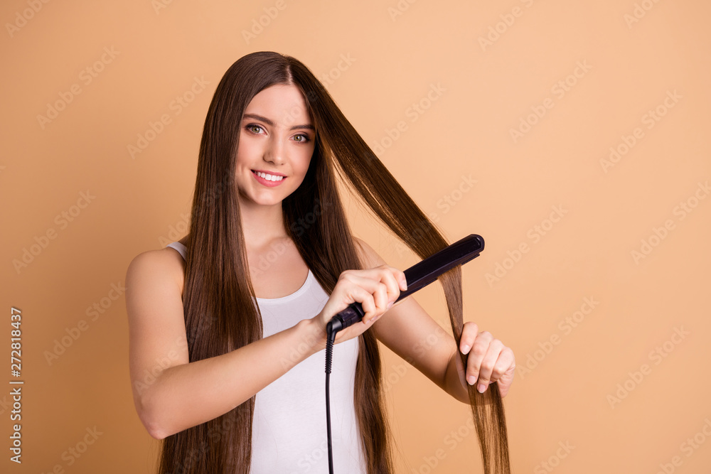 Portrait of nice pretty lovely millennial hold hand equipment tool feel confident look have medical treat salon hairstylist isolated beige pastel background dressed light-colored clothing Portrait of nice pretty lovely millennial hold hand equipment tool feel confident look have medical treat salon hairstylist isolated beige pastel background dressed light-colored clothing
