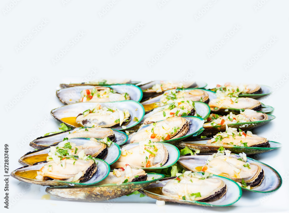 Mussel with green sauce