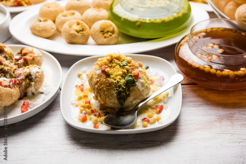 Indian Tea time snacks in group includes Veg Samosa, Kachori/kachaudi, aloo bonda, khaman dhokla, bread, onion,chilli and moong pakora/pakoda/bhaji/bhajji/Bhajiya/bajji with sauces, selective focus Indian Tea time snacks in group includes Veg Samosa, Kachori/kachaudi, aloo bonda, khaman dhokla, bread, onion,chilli and moong pakora/pakoda/bhaji/bhajji/Bhajiya/bajji with sauces, selective focus