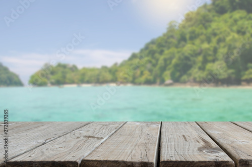 wood table top sea and beach © khunkornStudio