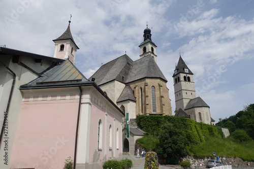 Liebfrauenkirche Kitzbühel und Kitzbühel  photo