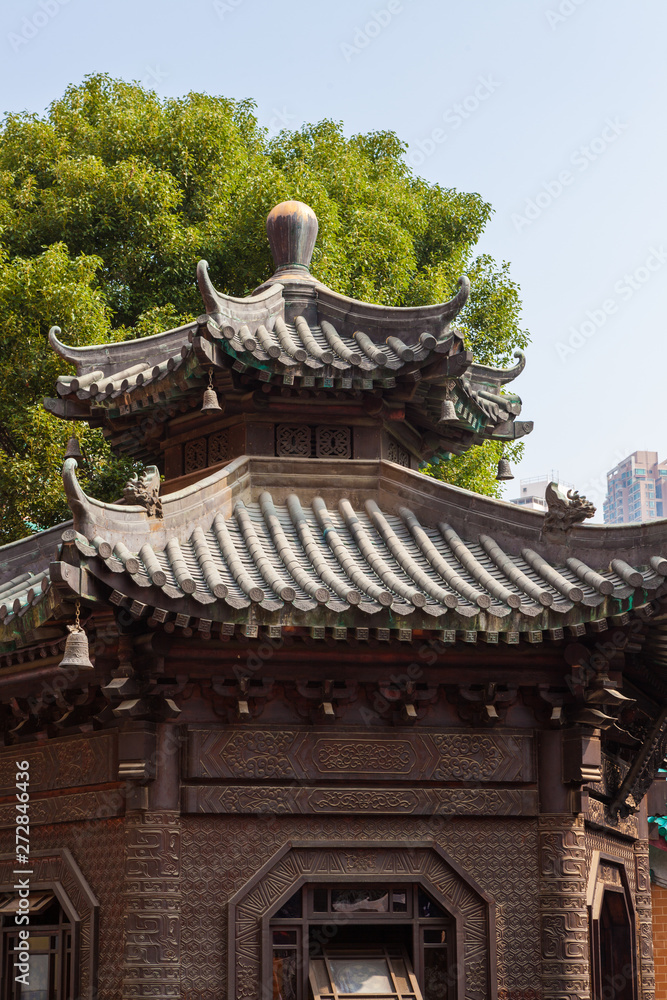 Fototapeta premium Chinese temple traditional roof ornaments