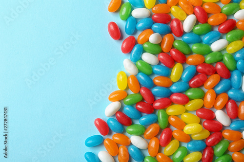 Obraz na płótnie Flat lay composition with delicious jelly beans on color background