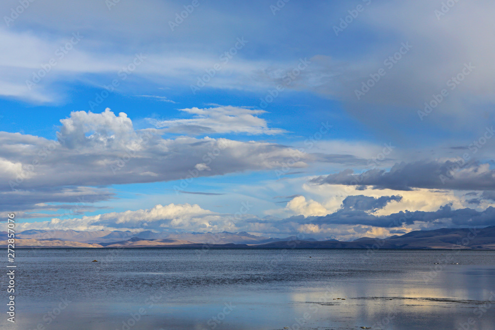 Obraz premium Beautiful Holy Manasarovar Lake with Mount Kailash
