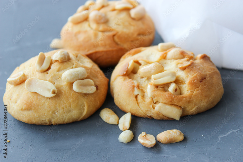 Lemon shortbread cookies with peanuts