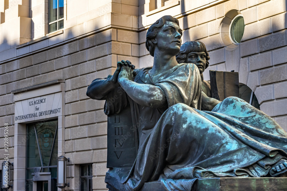 Statue Ronald Reagan Internatioanl Trade Building AID Washington DC Statue Ronald Reagan Internatioanl Trade Building AID Washington DC
