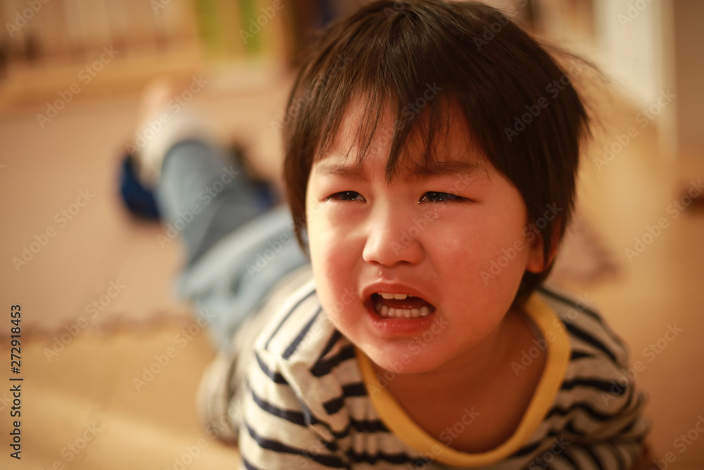 泣く男の子 泣く男の子