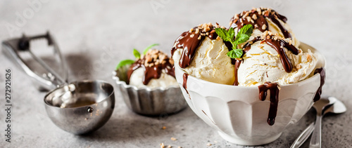 Fotografie, Tablou Vanilla Ice Cream with Chocolate Topping