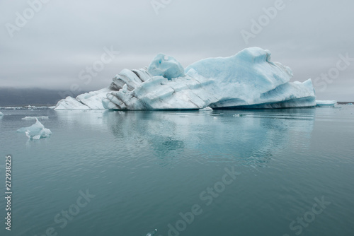Melting floating icebergs in Jokulsarlon, Iceland © salajean
