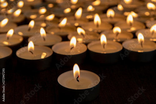 Many small burning candles © Gelpi